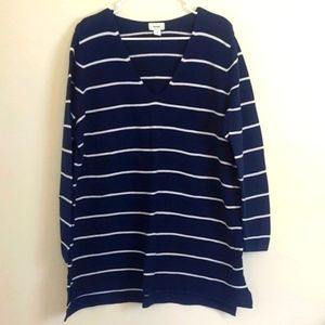 Light knit V neck Tunic Top